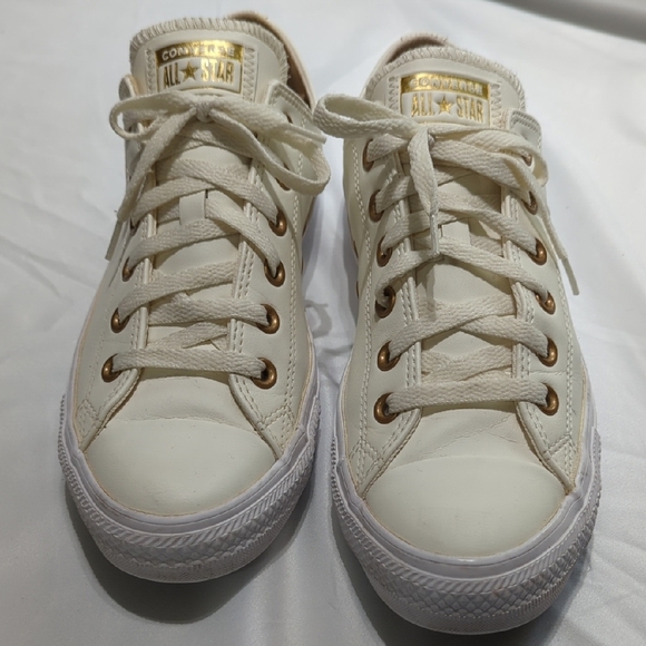 Converse Women's Off-White Sneakers with Gold Accents Size 10... Beautiful!!! - Picture 2 of 15